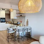 Sea View Beachfront With Pool And Stunning Sunsets *